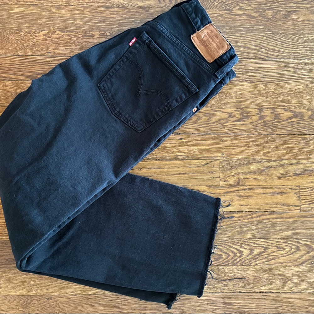 Levi's Black Ankle Crop Jeans - Picture 4 of 4